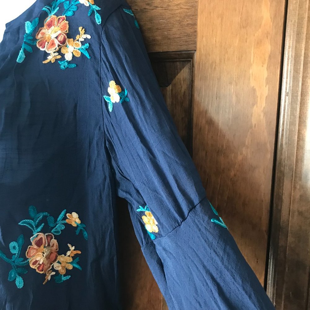 NWT Figueroa & Flower Blueberry w/Embroidered Flowers Peasant Blouse Large - Picture 7 of 13